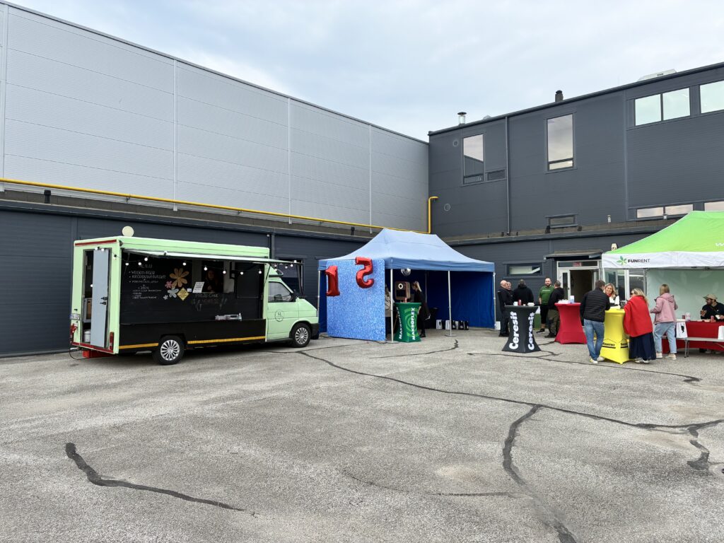 SL Cateringu toiduauto Henkeli tehase sünnipäeval